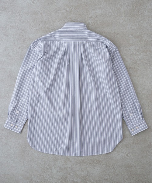 BRICK & SONS(ブリックアンドサンズ)の「リラックスバックプリーツシャツ<ライトグレーストライプ>(シャツ/ブラウス・メンズ・ライトグレー・XS/S/M/L/LL)」の2枚目の写真