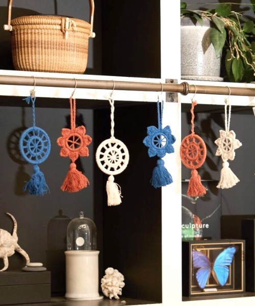 チャイハネ(チャイハネ)の「【チャイハネ】フラワーマクラメオーナメント(インテリア雑貨・レディース・オレンジ/ホワイト/ブルー・FREE)」の7枚目の写真