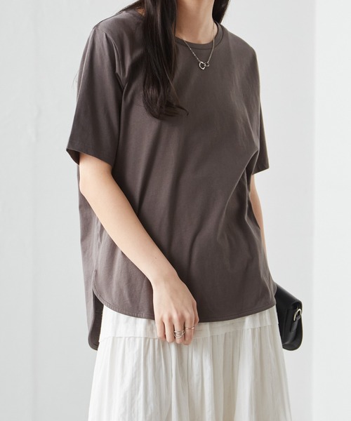 RANAN(ラナン)の「〈Beautiful Cotton 綿100%〉ひんやりUVラウンド(レギュラー丈)(Tシャツ/カットソー・レディース・オフホワイト/ライトグレー/ネイビー/ダークブラウン/ブラック/イエロー/ダークブルー/パープル/チャコール・L/LL/M/3L)」の4枚目の写真