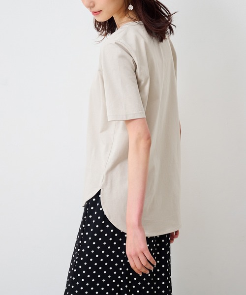 RANAN(ラナン)の「〈Beautiful Cotton 綿100%〉ひんやりUVラウンド(レギュラー丈)(Tシャツ/カットソー・レディース・オフホワイト/ライトグレー/ネイビー/ダークブラウン/ブラック/イエロー/ダークブルー/パープル/チャコール・L/LL/M/3L)」の21枚目の写真