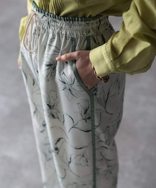 HERENCIA（ヘレンチア）の「サテンパイピング サイドライン ペンシルフラワー イージーパンツ（その他パンツ・レディース・ホワイト系その他/ブラック系その他・MEDIUM）」の13枚目の写真