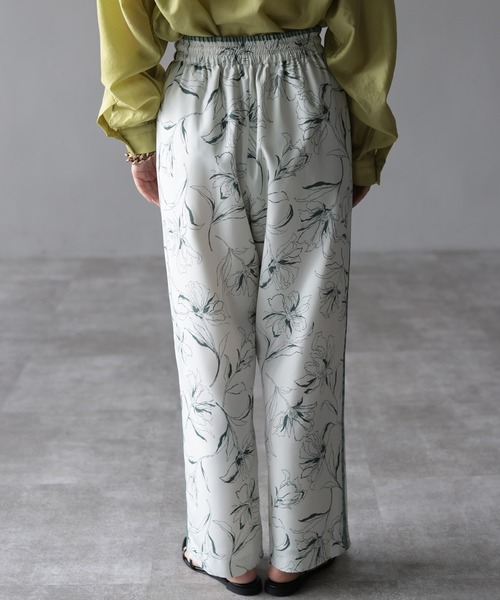 HERENCIA（ヘレンチア）の「サテンパイピング サイドライン ペンシルフラワー イージーパンツ（その他パンツ・レディース・ホワイト系その他/ブラック系その他・MEDIUM）」の14枚目の写真