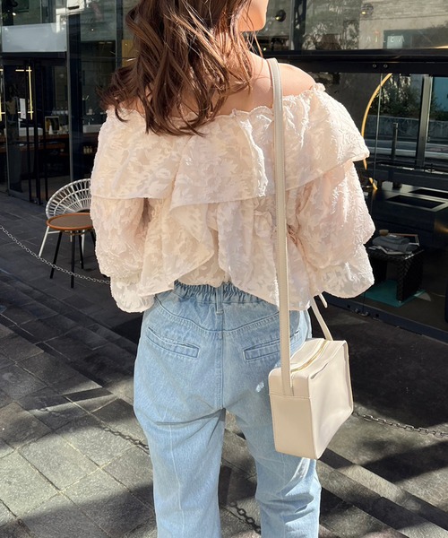 one after another NICE CLAUP（ワンアフターアナザーナイスクラップ）の「ヘルシーな肌見せ。2wayオフショルブラウス（シャツ/ブラウス・レディース・アイボリー/ブラック系その他/ピンク系その他/ブルー系その他・FREE）」の6枚目の写真