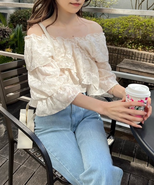 one after another NICE CLAUP（ワンアフターアナザーナイスクラップ）の「ヘルシーな肌見せ。2wayオフショルブラウス（シャツ/ブラウス・レディース・アイボリー/ブラック系その他/ピンク系その他/ブルー系その他・FREE）」の8枚目の写真