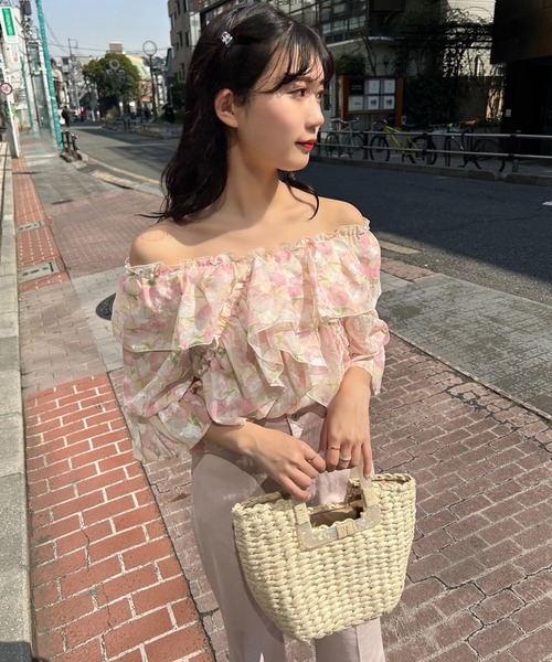 one after another NICE CLAUP（ワンアフターアナザーナイスクラップ）の「ヘルシーな肌見せ。2wayオフショルブラウス（シャツ/ブラウス・レディース・アイボリー/ブラック系その他/ピンク系その他/ブルー系その他・FREE）」の14枚目の写真