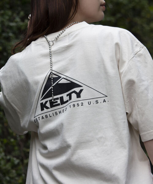 KELTY(ケルティ)の「【KELTY×GLOSTER】別注バックプリント ビッグシルエットTシャツ ケルティ(Tシャツ/カットソー・メンズ・ブラック/ホワイト/ピンク/ダークブラウン/ベージュ・M/L)」の1枚目の写真
