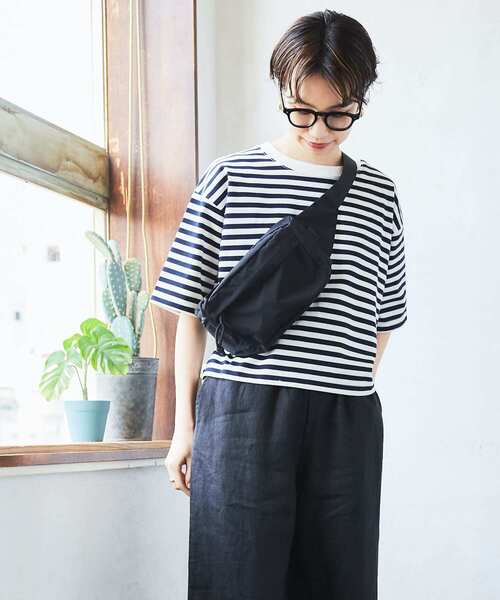 URBAN RESEARCH（アーバンリサーチ）の「LAMPEYE　コットンナイロンボディバッグ（ボディバッグ/ウエストポーチ・レディース・ブラック/ベージュ・-）」の6枚目の写真