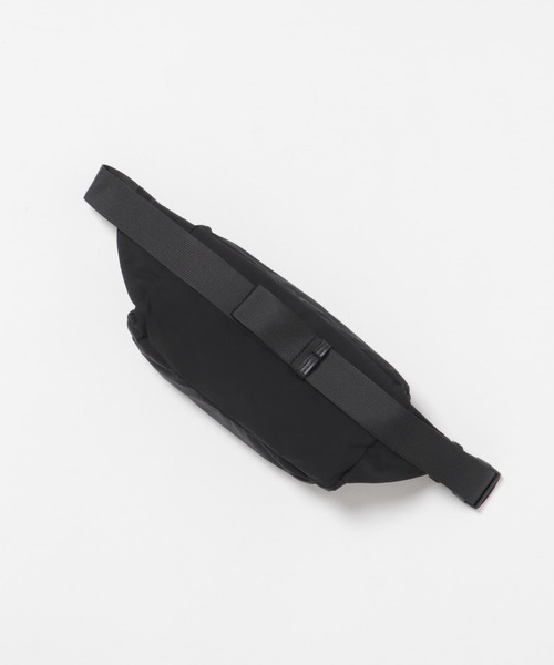 URBAN RESEARCH（アーバンリサーチ）の「LAMPEYE　コットンナイロンボディバッグ（ボディバッグ/ウエストポーチ・レディース・ブラック/ベージュ・-）」の4枚目の写真
