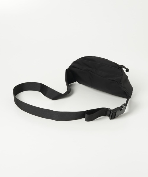 URBAN RESEARCH（アーバンリサーチ）の「LAMPEYE　コットンナイロンボディバッグ（ボディバッグ/ウエストポーチ・レディース・ブラック/ベージュ・-）」の7枚目の写真