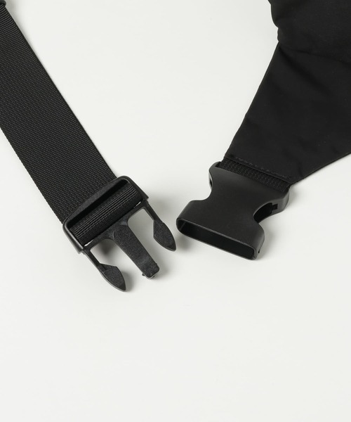 URBAN RESEARCH（アーバンリサーチ）の「LAMPEYE　コットンナイロンボディバッグ（ボディバッグ/ウエストポーチ・レディース・ブラック/ベージュ・-）」の16枚目の写真