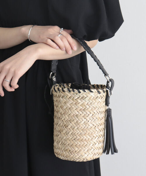 fredy emue(フレディエミュ)の「3wayバケツカゴバッグ(かごバッグ・レディース・キャメル/ブラック・FREE)」の7枚目の写真