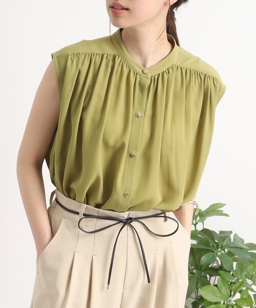 DRESKIP（ドレスキップ）の「◆【イージーケア】さらりと上品で好印象◎ 前開きギャザーネックブラウス（シャツ/ブラウス・レディース・ブラック系/オフホワイト/ホワイト系3/黄緑系/ネイビー/ピンク系・03/04/02）」の5枚目の写真