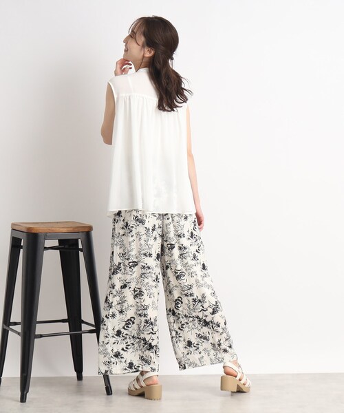 DRESKIP（ドレスキップ）の「◆【イージーケア】さらりと上品で好印象◎ 前開きギャザーネックブラウス（シャツ/ブラウス・レディース・ブラック系/オフホワイト/ホワイト系3/黄緑系/ネイビー/ピンク系・03/04/02）」の12枚目の写真