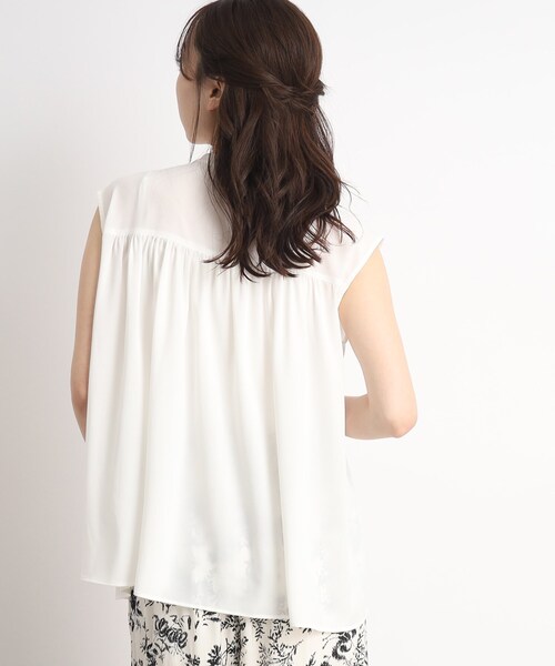 DRESKIP（ドレスキップ）の「◆【イージーケア】さらりと上品で好印象◎ 前開きギャザーネックブラウス（シャツ/ブラウス・レディース・ブラック系/オフホワイト/ホワイト系3/黄緑系/ネイビー/ピンク系・03/04/02）」の16枚目の写真