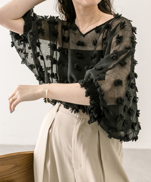 mystic(ミスティック)の「ポンポンフリンジブラウス(シャツ/ブラウス・レディース・アイボリー/ブラック/オフホワイト・FREE)」の9枚目の写真