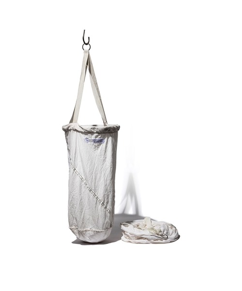 PUEBCO(プエブコ)の「VINTAGE PARACHUTE LAUNDRY BAG(ランドリーグッズ・メンズ・ホワイト・ONE SIZE)」の4枚目の写真