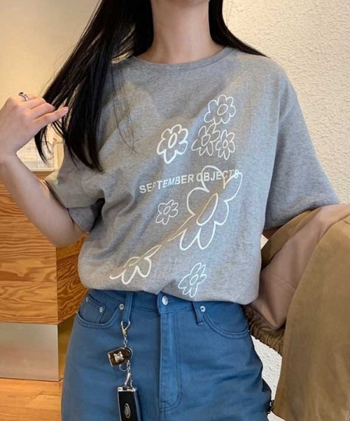 Vipoa(ヴィポア)の「ハンドライティングフラワーTee(Tシャツ/カットソー・レディース・グレー/ブラック/ホワイト・FREE)」の3枚目の写真