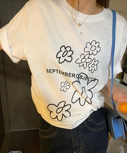 Vipoa(ヴィポア)の「ハンドライティングフラワーTee(Tシャツ/カットソー・レディース・グレー/ブラック/ホワイト・FREE)」の1枚目の写真