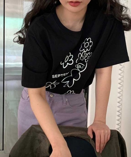 Vipoa(ヴィポア)の「ハンドライティングフラワーTee(Tシャツ/カットソー・レディース・グレー/ブラック/ホワイト・FREE)」の2枚目の写真