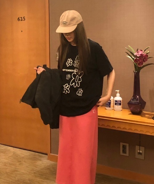 Vipoa(ヴィポア)の「ハンドライティングフラワーTee(Tシャツ/カットソー・レディース・グレー/ブラック/ホワイト・FREE)」の9枚目の写真