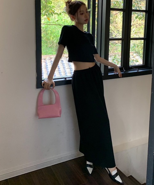 meJane(ミージェーン)の「クロップド丈Tシャツ×ロングスカート スウェットライクセットアップ(セットアップ・レディース・グレー/ブラック・FREE)」の7枚目の写真