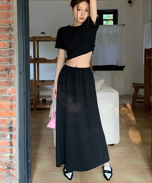 meJane(ミージェーン)の「クロップド丈Tシャツ×ロングスカート スウェットライクセットアップ(セットアップ・レディース・グレー/ブラック・FREE)」の11枚目の写真