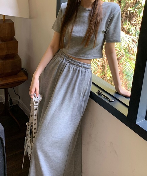meJane(ミージェーン)の「クロップド丈Tシャツ×ロングスカート スウェットライクセットアップ(セットアップ・レディース・グレー/ブラック・FREE)」の16枚目の写真