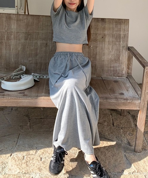meJane(ミージェーン)の「クロップド丈Tシャツ×ロングスカート スウェットライクセットアップ(セットアップ・レディース・グレー/ブラック・FREE)」の13枚目の写真