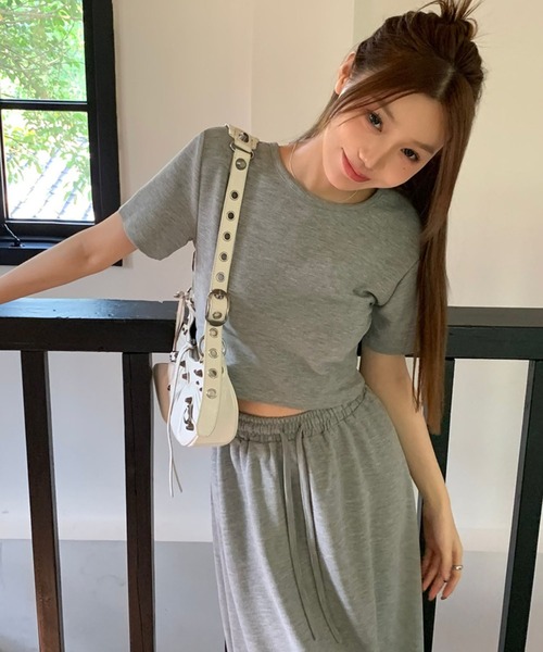 meJane(ミージェーン)の「クロップド丈Tシャツ×ロングスカート スウェットライクセットアップ(セットアップ・レディース・グレー/ブラック・FREE)」の19枚目の写真