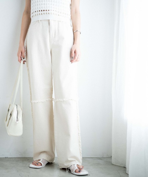 WEGO(ウィゴー)の「WEGO/フリンジバギーパンツ(デニムパンツ・レディース・オフホワイト/ライトインディゴブルー・SMALL/MEDIUM)」の1枚目の写真