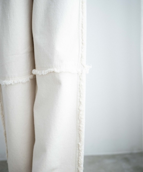 WEGO(ウィゴー)の「WEGO/フリンジバギーパンツ(デニムパンツ・レディース・オフホワイト/ライトインディゴブルー・SMALL/MEDIUM)」の3枚目の写真