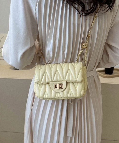 shopnikoniko(ショップニコニコ)の「キルティング ショルダーバッグ チェーンバッグ ミニ(ショルダーバッグ・レディース・ピンク/ホワイト/ブラック/イエロー・フリー)」の7枚目の写真