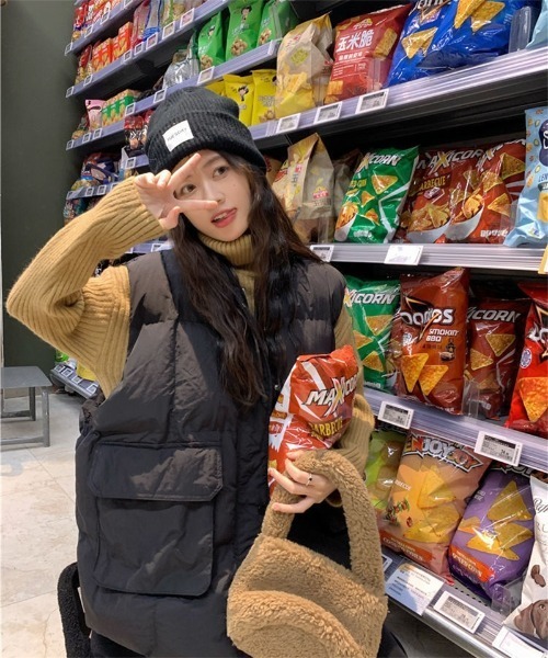 Ritzy(リッツィー)の「オーバーサイズ エコダウンベスト(ダウンベスト・レディース・ホワイト/カーキ/ブラック・M/L)」の2枚目の写真