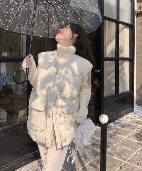Ritzy(リッツィー)の「オーバーサイズ エコダウンベスト(ダウンベスト・レディース・ホワイト/カーキ/ブラック・M/L)」の13枚目の写真