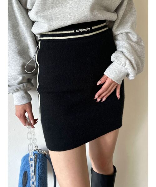 EMODA（エモダ）の「チューズラインロゴスカート【セットアップ着用可能】（スカート・レディース・ブラック/グリーン/ベージュ/ネイビー・FREE）」の5枚目の写真