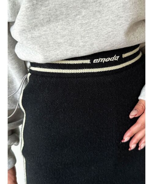 EMODA（エモダ）の「チューズラインロゴスカート【セットアップ着用可能】（スカート・レディース・ブラック/グリーン/ベージュ/ネイビー・FREE）」の6枚目の写真