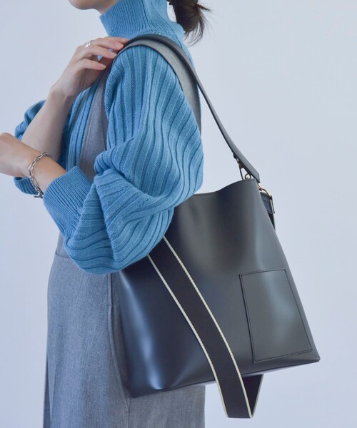 quaranciel(カランシエル)の「quaranciel: ライン 2way ショルダー バッグ(ショルダーバッグ・レディース・チャコールグレー/ブラック/キャメル/グレー・ONE SIZE)」の15枚目の写真