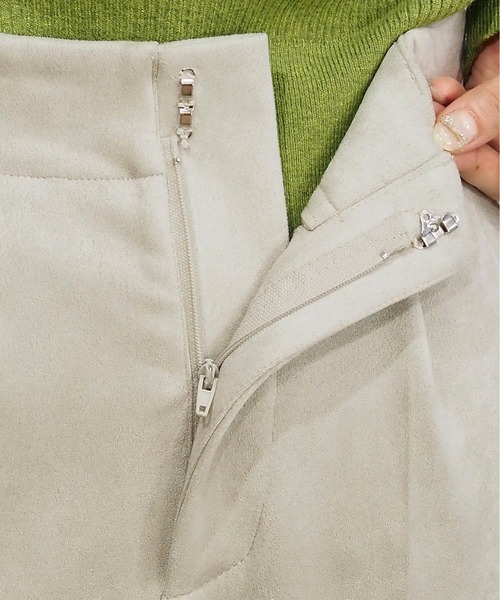 tiptop(ティップトップ)の「【2サイズ展開/web限定Sサイズあり】スエポンセンタープレスセミフレアパンツ(スラックス・レディース・チャコールグレー/ブルー/アイボリー/ブラック・S/M)」の16枚目の写真