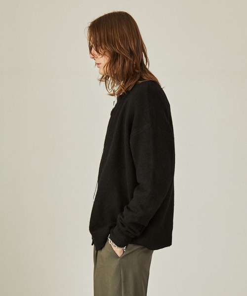 EMMA CLOTHES（エマクローズ）の「ウール混ブークレヤーン オーバーサイズクルーネックニットカーディガン EMMA CLOTHES（カーディガン/ボレロ・メンズ・アイボリー/ブルー/ブラック/ベージュ・L/M）」の8枚目の写真