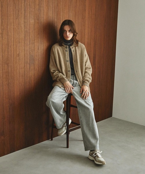 EMMA CLOTHES（エマクローズ）の「ウール混ブークレヤーン オーバーサイズクルーネックニットカーディガン EMMA CLOTHES（カーディガン/ボレロ・メンズ・アイボリー/ブルー/ブラック/ベージュ・L/M）」の9枚目の写真