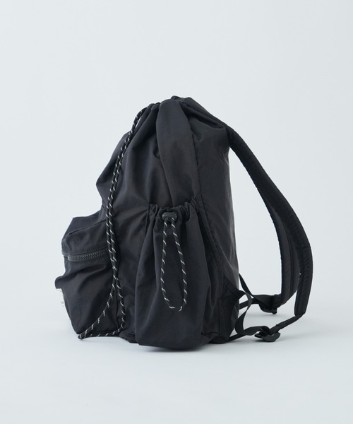 BROWN THEATRE PRODUCTS（ブラウンシアタープロダクツ）の「【BROWN THEATRE PRODUCTS別注】 ドロストリュックサック（バックパック/リュック・レディース・ベージュ/ブラック・FREE）」の8枚目の写真