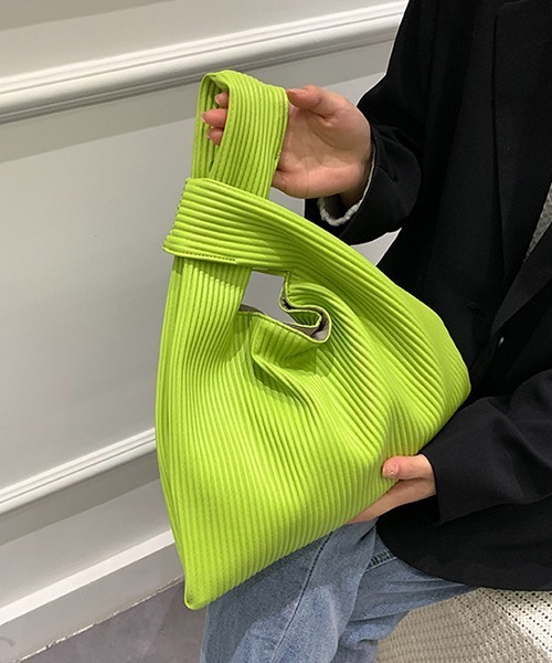 c.u.l（シーユーエル）の「PUレザー リブプリーツハンドバッグ cula780（ハンドバッグ・レディース・アイボリー/ブラック/ライトグリーン・FREE）」の3枚目の写真