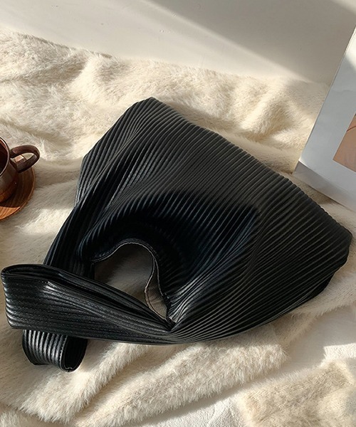 c.u.l（シーユーエル）の「PUレザー リブプリーツハンドバッグ cula780（ハンドバッグ・レディース・アイボリー/ブラック/ライトグリーン・FREE）」の19枚目の写真