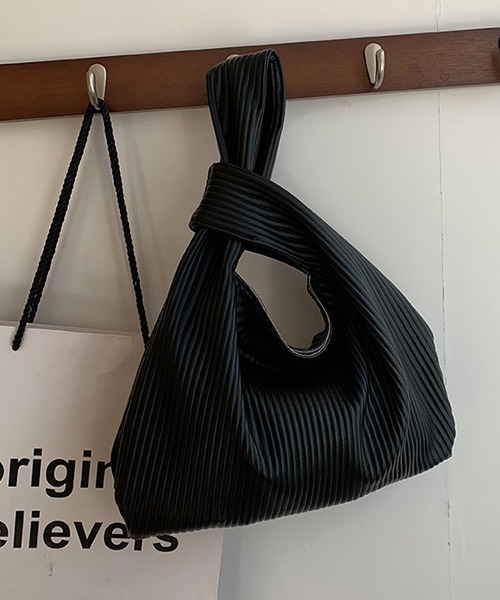 c.u.l（シーユーエル）の「PUレザー リブプリーツハンドバッグ cula780（ハンドバッグ・レディース・アイボリー/ブラック/ライトグリーン・FREE）」の8枚目の写真