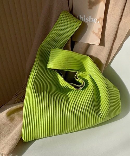 c.u.l（シーユーエル）の「PUレザー リブプリーツハンドバッグ cula780（ハンドバッグ・レディース・アイボリー/ブラック/ライトグリーン・FREE）」の10枚目の写真