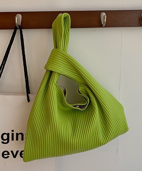 c.u.l（シーユーエル）の「PUレザー リブプリーツハンドバッグ cula780（ハンドバッグ・レディース・アイボリー/ブラック/ライトグリーン・FREE）」の5枚目の写真