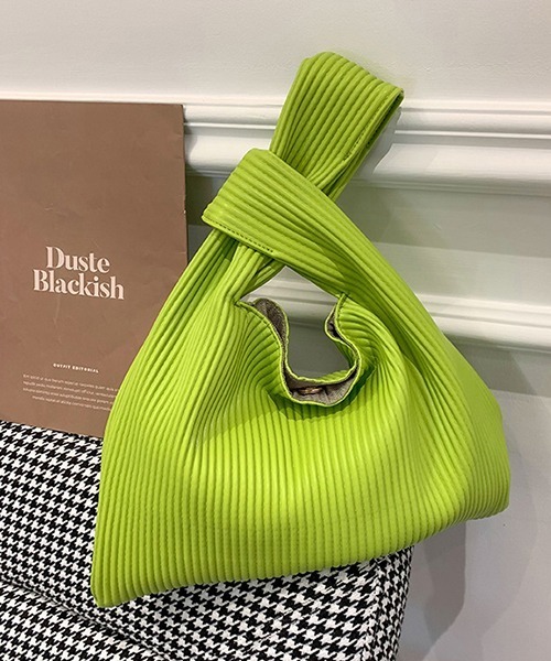 c.u.l（シーユーエル）の「PUレザー リブプリーツハンドバッグ cula780（ハンドバッグ・レディース・アイボリー/ブラック/ライトグリーン・FREE）」の6枚目の写真