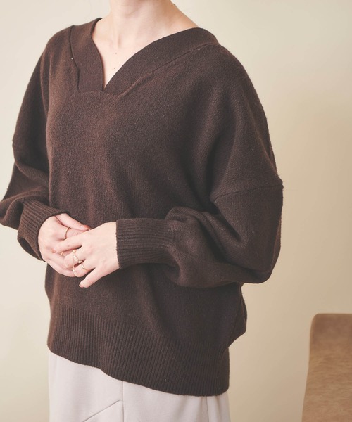 mil(ミル)の「【150㎝前後の小柄さんサイズ】デザインネックニット【洗える・淡色カラー】(ニット/セーター・レディース・ダークブラウン/グレー/オートミール・S/XS)」の3枚目の写真