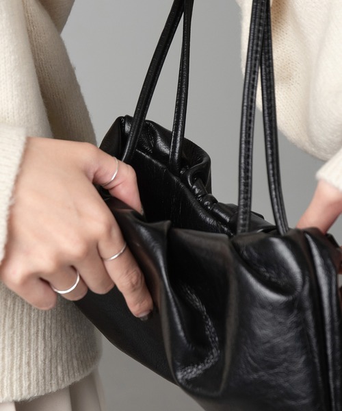 Amiur（エミレ）の「minimal tuck bag / ミニマルタックバッグ（ショルダーバッグ・レディース・ブラック/キャメル・FREE）」の15枚目の写真