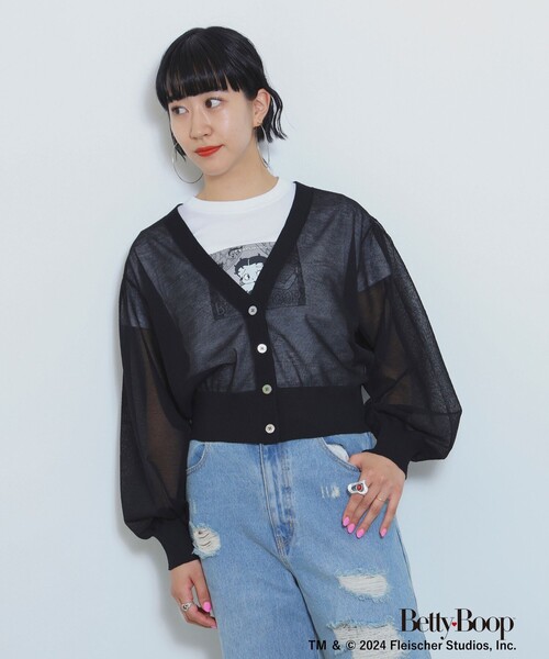Ray BEAMS(レイビームス)の「Ray BEAMS / シアー パフスリーブ Vネック カーディガン(カーディガン/ボレロ・レディース・ブラック/ブルー/レッド系その他・ONE SIZE)」の22枚目の写真